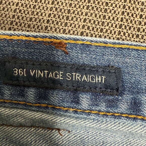 Lucky Brand Mens Size 40x30 Blue 361 Vintage Straight Jeans Light Wash Denim - Picture 4 of 10